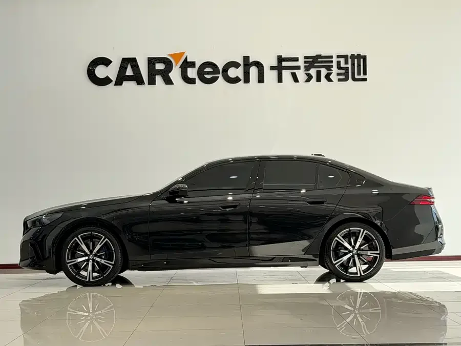 BMW 5 Series BMW 5 Series (Imported) 2024 530i Exclusive M Sport Package 2025 — миниатюра 2