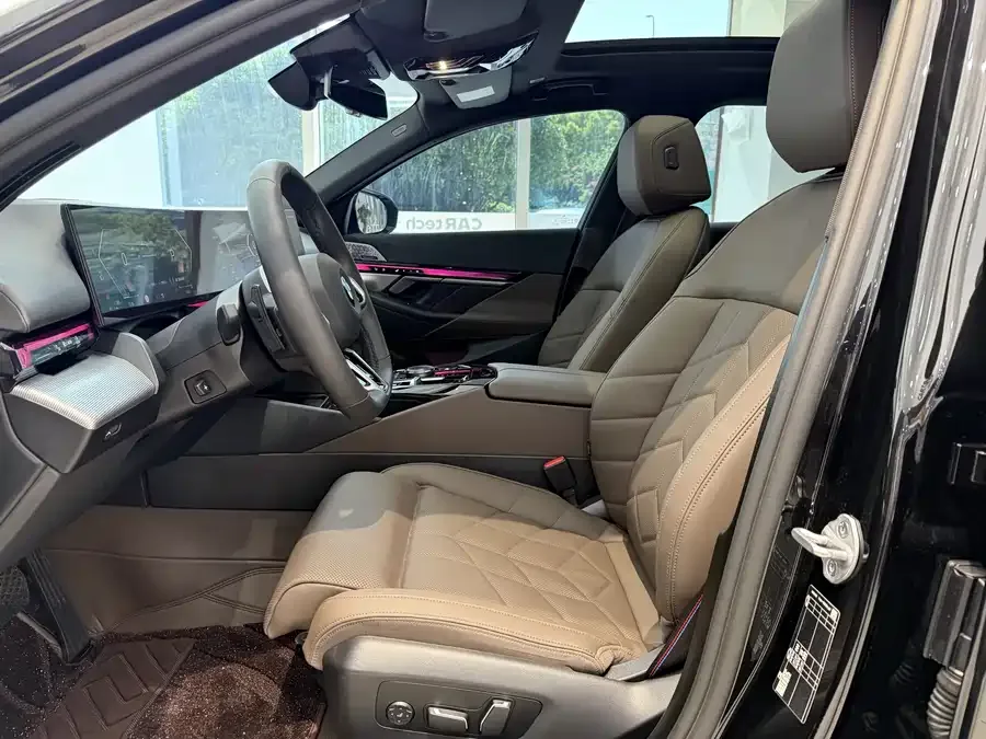BMW 5 Series BMW 5 Series (Imported) 2024 530i Exclusive M Sport Package 2025 — миниатюра 4