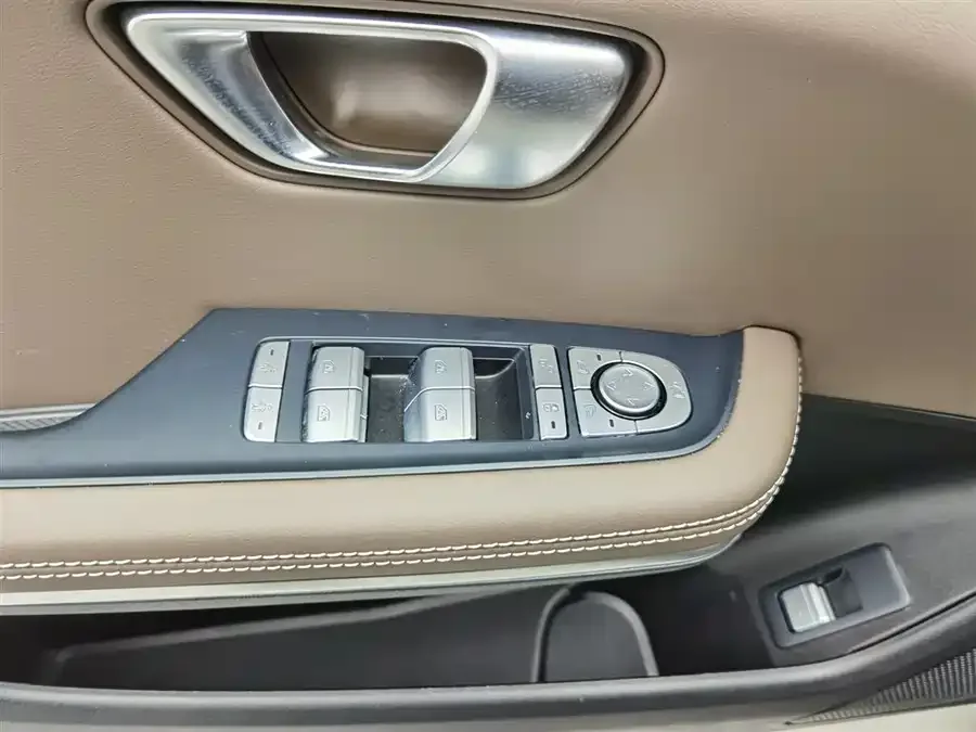 BYD Second-hand Han 2025 DM-i Intelligent Driving Edition 125KM Premium Edition 2025 — миниатюра 3