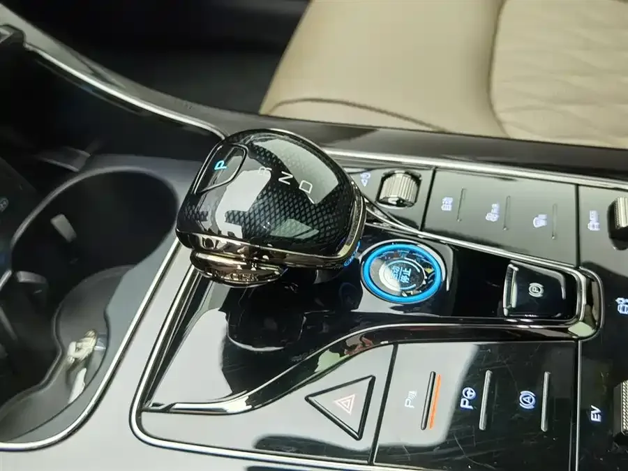 BYD Second-hand Han 2025 DM-i Intelligent Driving Edition 125KM Premium Edition 2025 — миниатюра 4