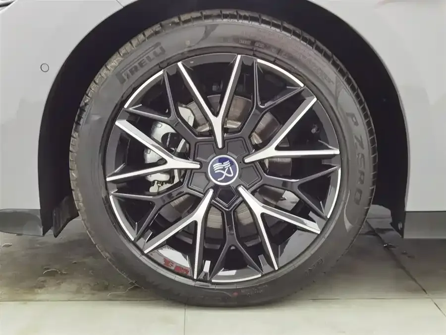BYD Second-hand Han 2025 DM-i Intelligent Driving Edition 125KM Premium Edition 2025 — миниатюра 5
