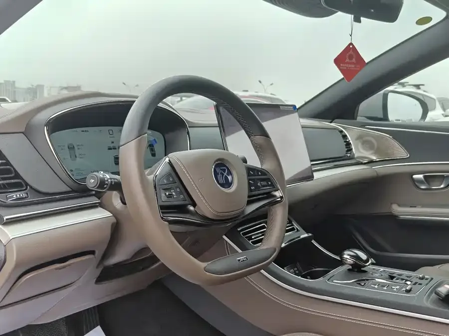 BYD Second-hand Han 2025 DM-i 125KM Elite 2025 — миниатюра 4