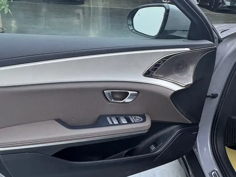 BYD Second-hand Han 2025 DM-i Intelligent Driving Edition 125KM Premium Edition 2025 — миниатюра 2