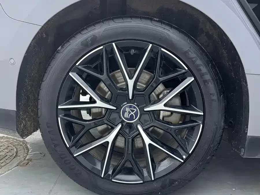BYD Second-hand Han 2025 DM-i Intelligent Driving Edition 125KM Premium Edition 2025 — миниатюра 4