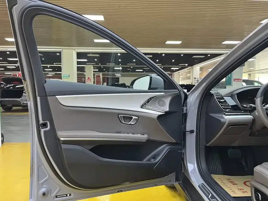 BYD Second-hand Han 2025 DM-i Intelligent Driving Edition 125KM Premium Edition 2025 — миниатюра 2