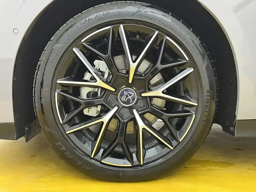 BYD Second-hand Han 2025 DM-i Intelligent Driving Edition 125KM Premium Edition 2025 — миниатюра 3