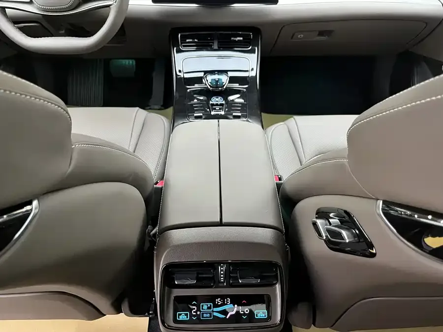 BYD Second-hand Han 2025 DM-i Intelligent Driving Edition 125KM Premium Edition 2025 — миниатюра 5