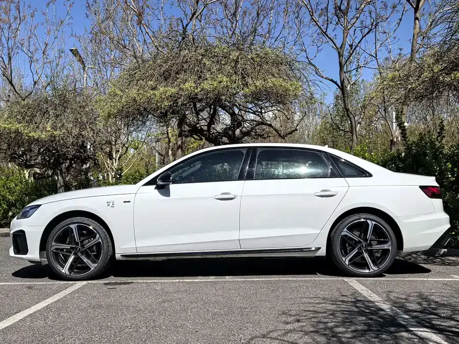 Audi a4 l 2025 2 million units Enjoyable Edition 40 TFSI Luxury Dynamic Edition 2025 — миниатюра 4
