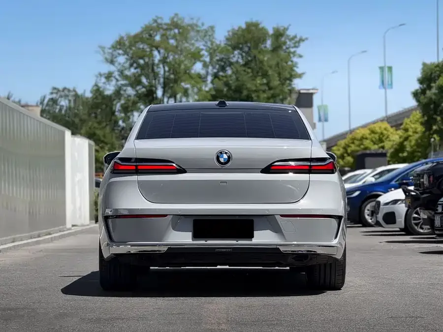BMW 7 Series BMW 7 Series 2023 735Li Luxury Package 2024 — миниатюра 5