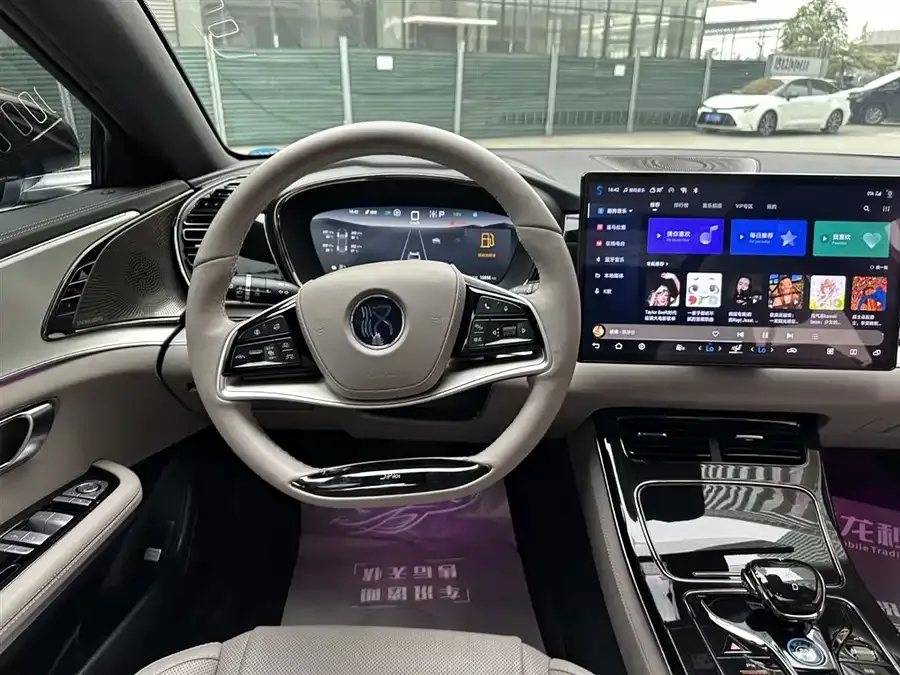 BYD Second-hand Han 2025 DM-i 125KM Premium Edition 2025 — миниатюра 3