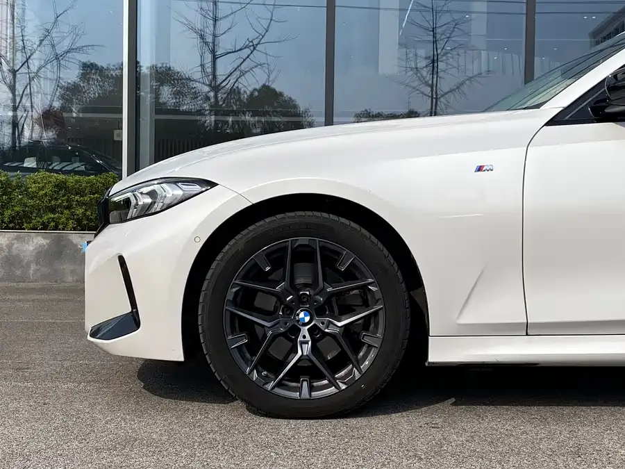 BMW 3 Series BMW 3 Series 2025 330Li M Sport Night Edition 2024 — миниатюра 2
