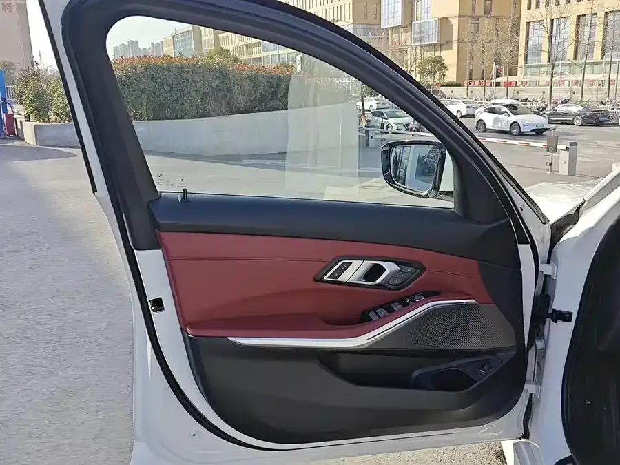 BMW 3 Series BMW 3 Series 2024 325Li M Sport Package 2025 — миниатюра 3