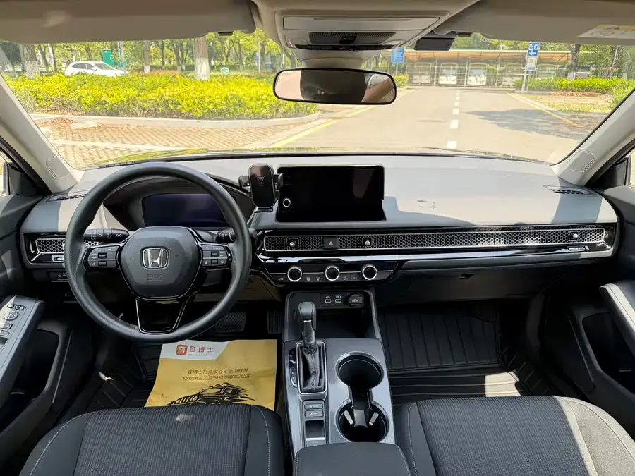 Honda CIVIC 2023 Civic 240TURBO CVT Power Edition 2023 — миниатюра 3