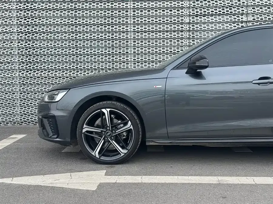 Audi a4 l 2024 40 TFSI luxury and dynamic model 2025 — миниатюра 5
