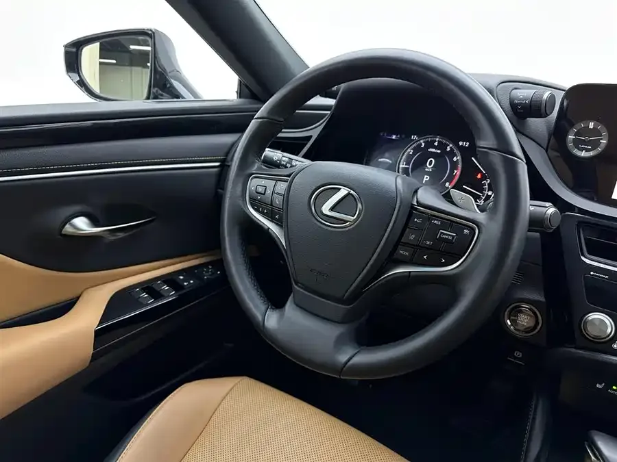 Lexus ES 2023 200 Excellence Edition 2024 — миниатюра 3