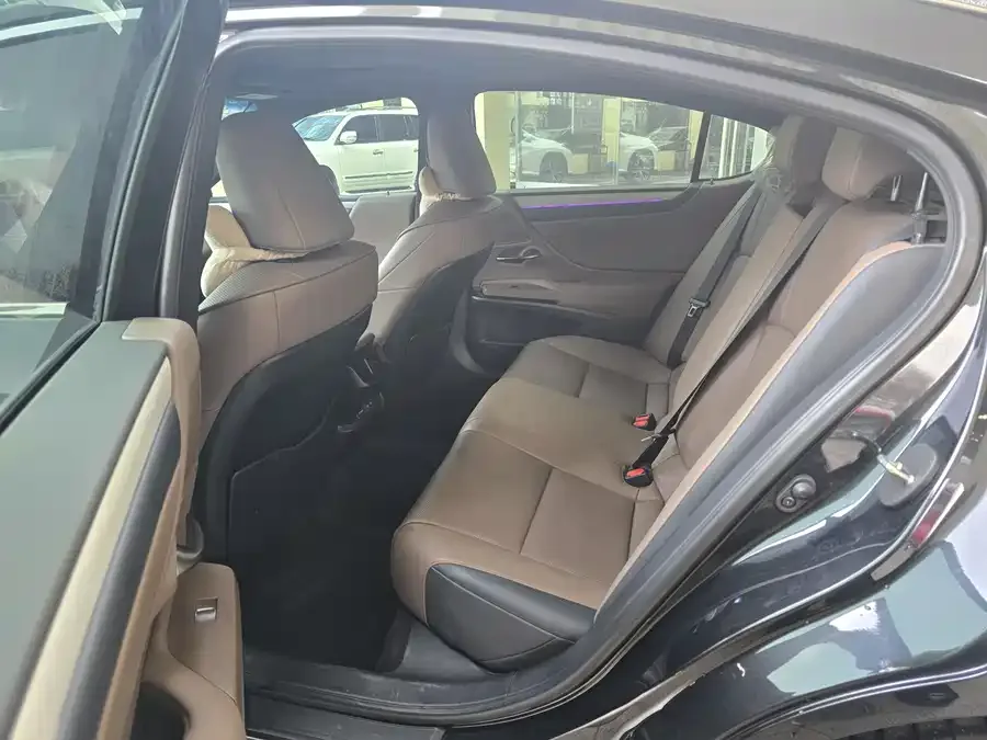 Lexus ES 2025 200 Premium Edition 2025 — миниатюра 2