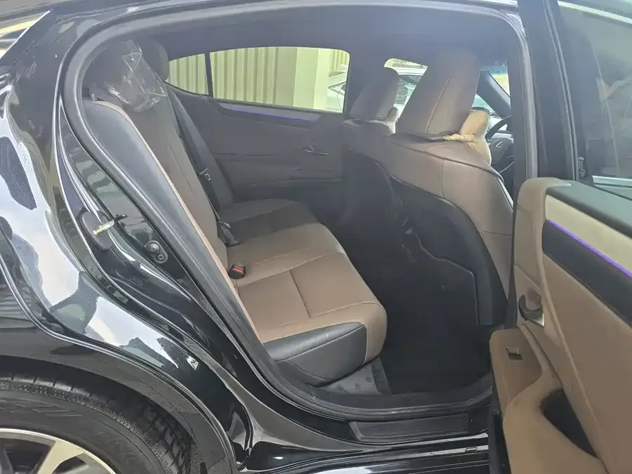Lexus ES 2025 200 Premium Edition 2025 — миниатюра 5