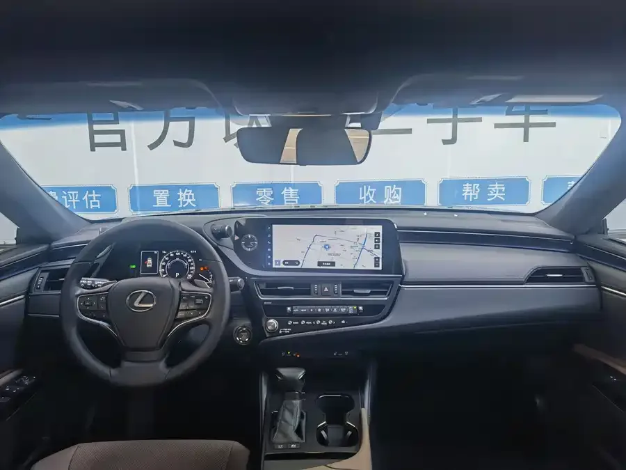 Lexus ES 2022 300h Premium Edition 2024 — миниатюра 2