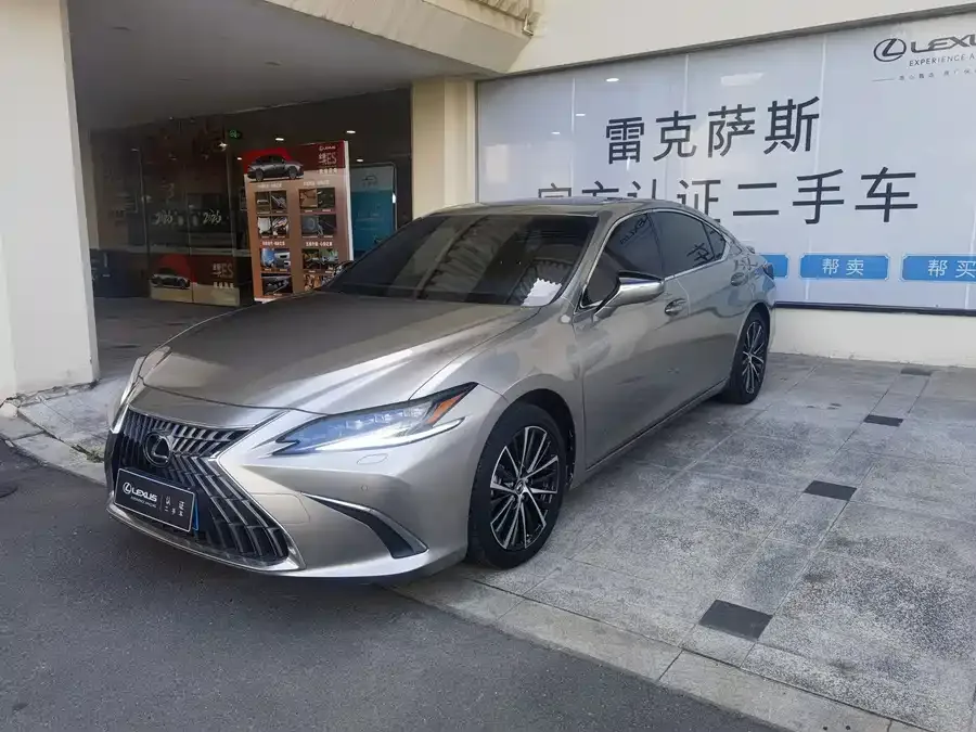 Lexus ES 2024