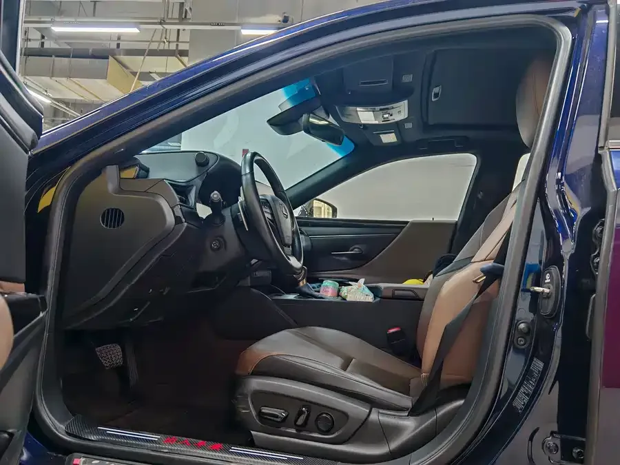 Lexus ES 2023 260 Excellence Edition 2023 — миниатюра 2