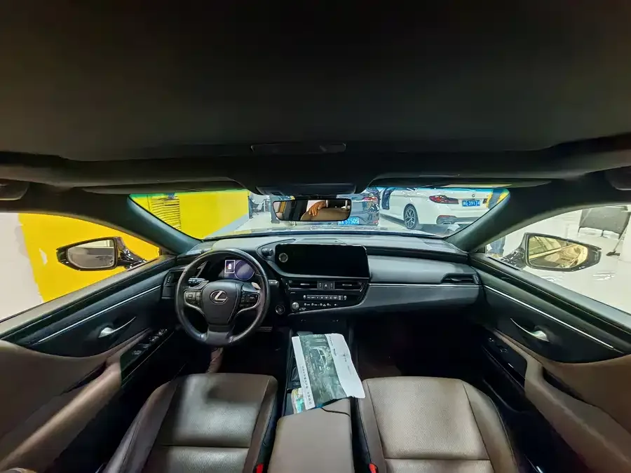 Lexus ES 2023 260 Excellence Edition 2023 — миниатюра 4