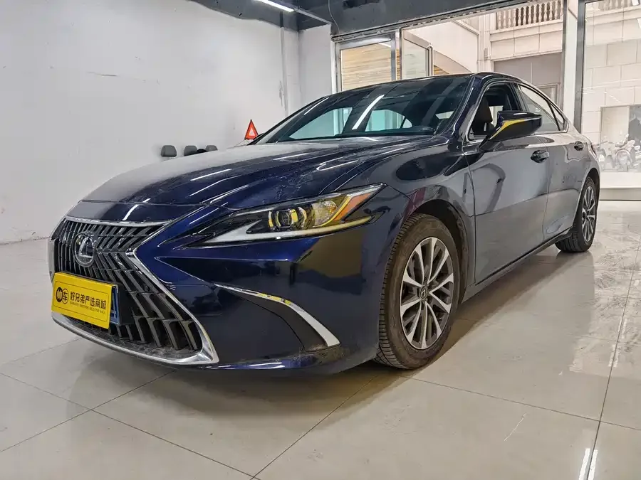 Lexus ES 2023