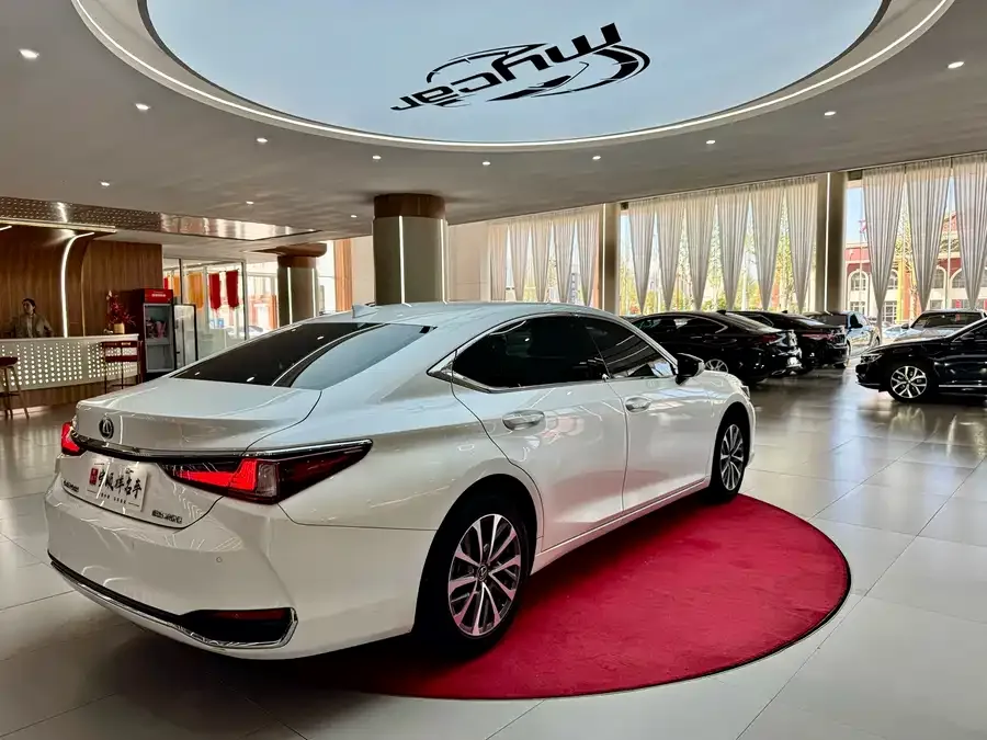 Lexus ES 2023 200 Excellence Edition 2024 — миниатюра 2