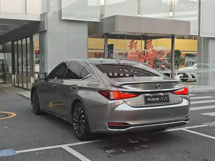 Lexus ES 2022 300h Silver Limited Edition 2023 — миниатюра 4