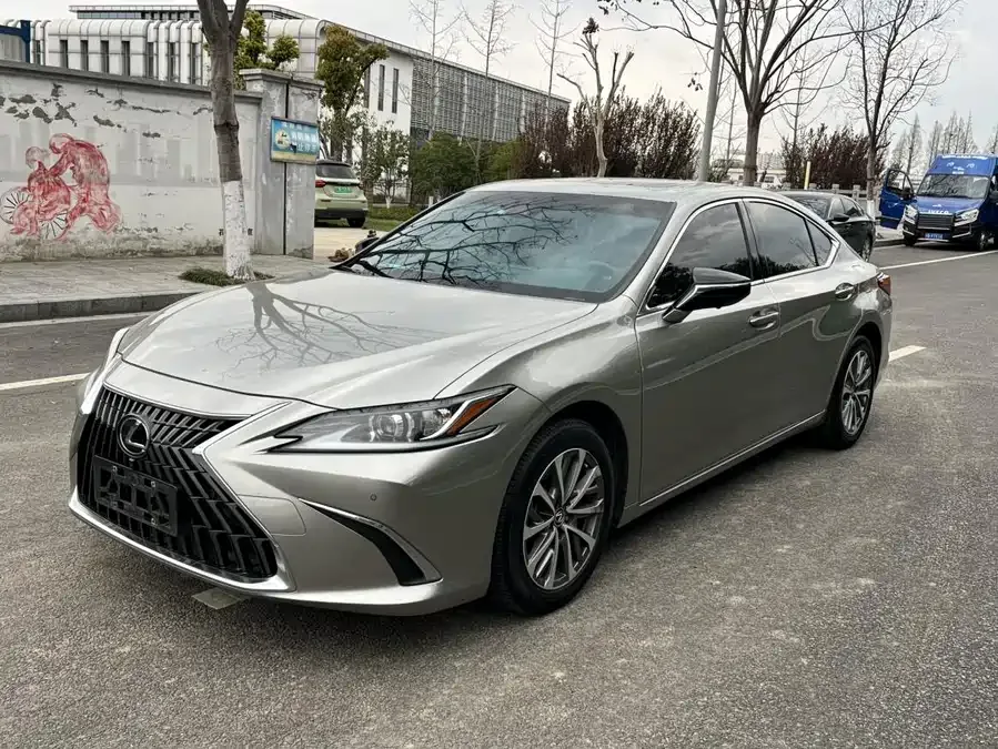 Lexus ES 2022