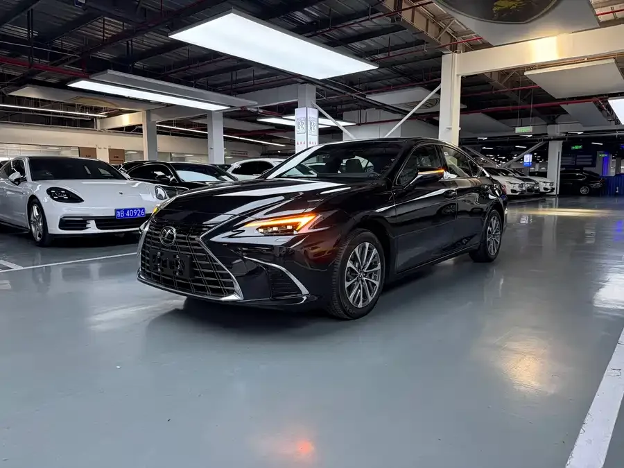 Lexus ES 2026