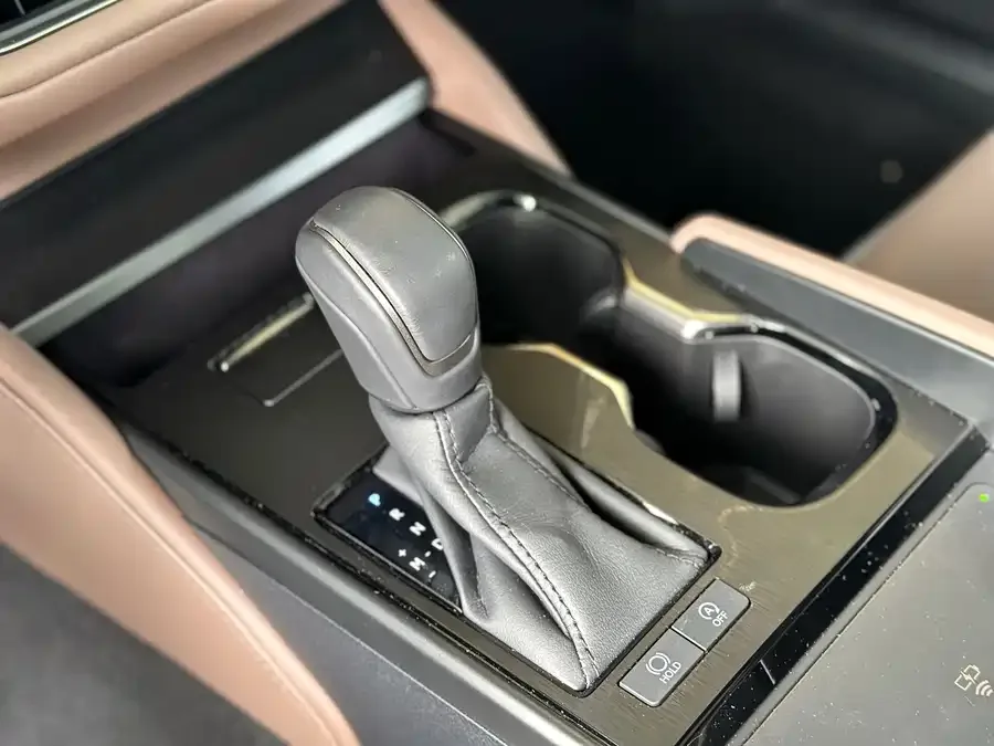 Lexus ES 2025 200 Premium Edition 2025 — миниатюра 3