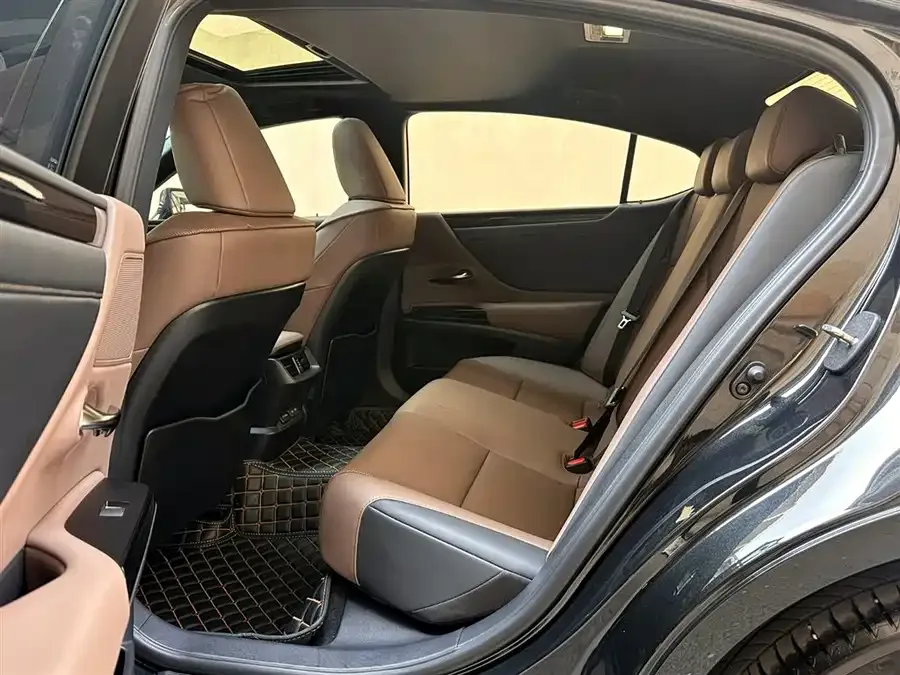 Lexus ES 2023 200 Excellence Edition 2024 — миниатюра 3