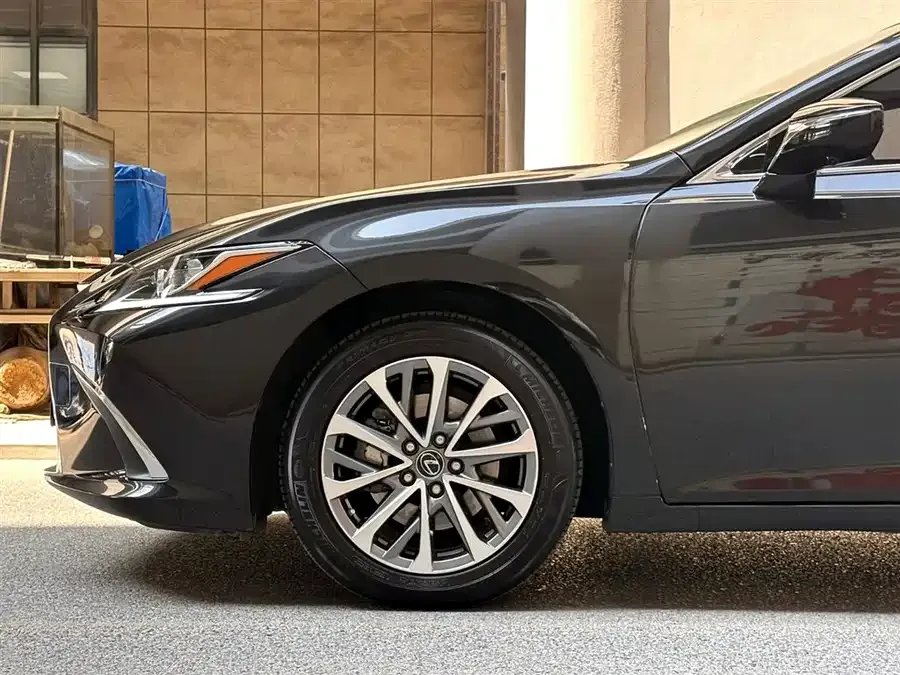 Lexus ES 2023 200 Excellence Edition 2024 — миниатюра 5