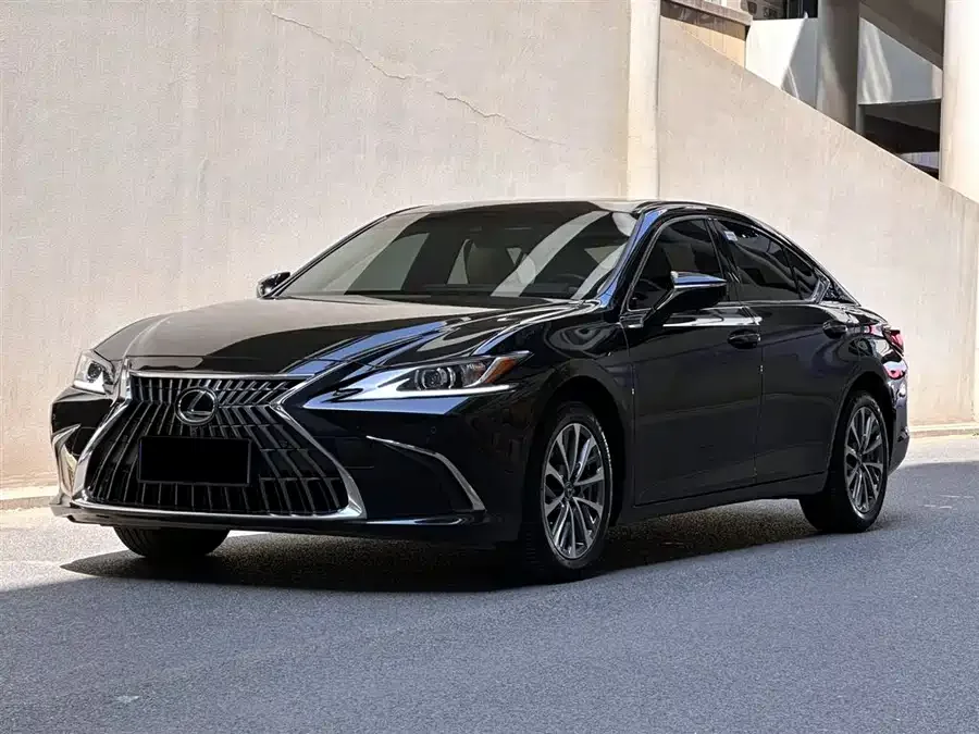 Lexus ES 2024