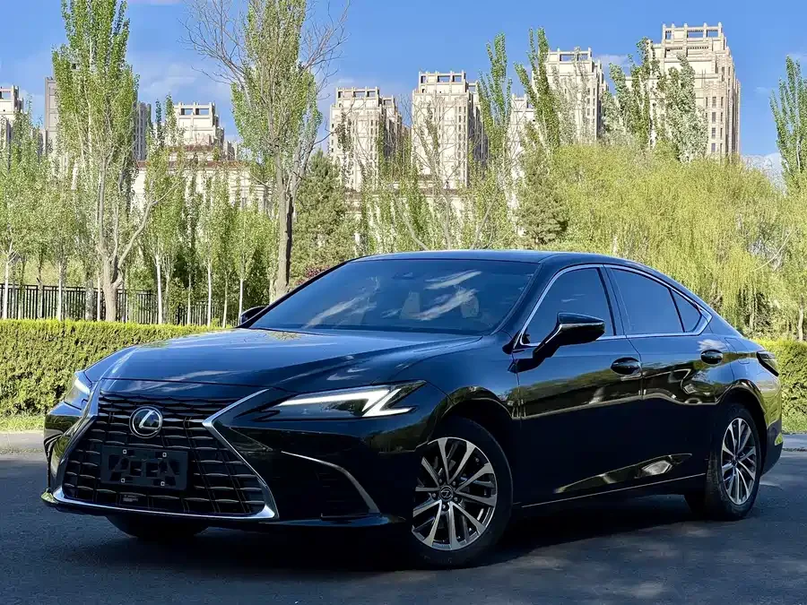 Lexus ES 2025
