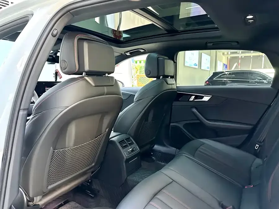 Audi a4 l 2025 2 million units Enjoyable Edition 40 TFSI Luxury Dynamic Edition 2025 — миниатюра 3
