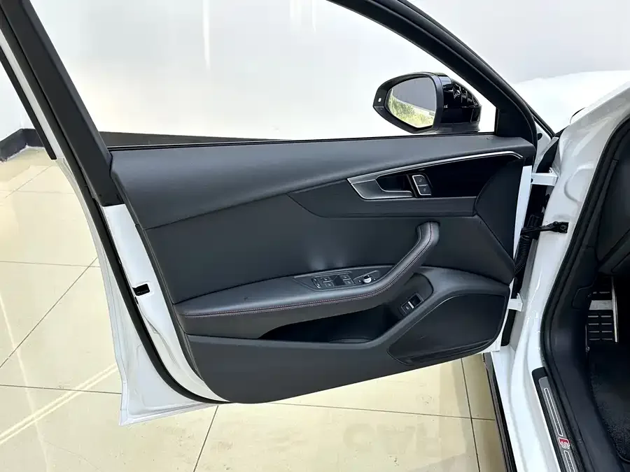Audi a4 l 2025 2 million units Enjoyable Edition 40 TFSI Luxury Dynamic Edition 2025 — миниатюра 5