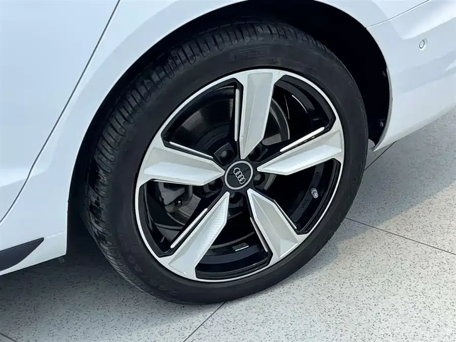 Audi a4 l 2022 40 TFSI luxury and dynamic model 2022 — миниатюра 3