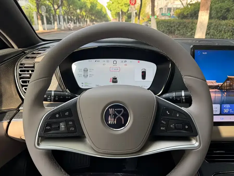 BYD Second-hand Han 2025 DM-i 125KM Elite 2024 — миниатюра 3