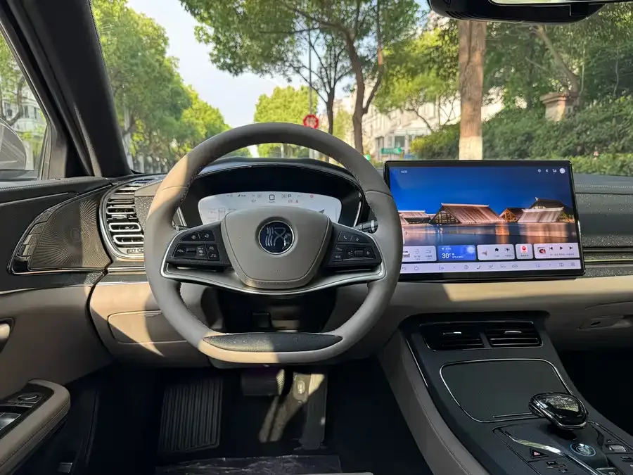 BYD Second-hand Han 2025 DM-i 125KM Elite 2024 — миниатюра 4