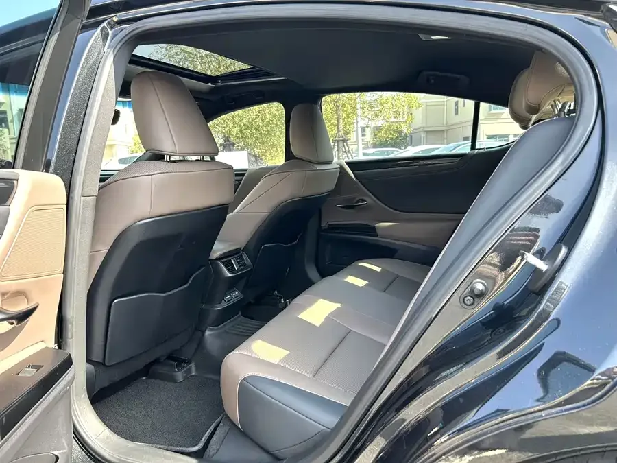 Lexus ES 2022 200 Excellence Edition 2022 — миниатюра 3