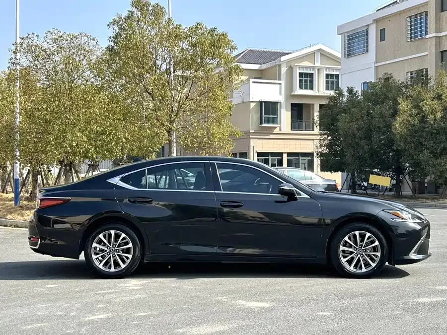 Lexus ES 2022 200 Excellence Edition 2022 — миниатюра 4