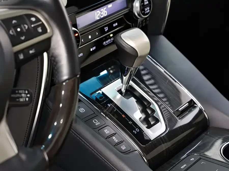 Lexus LM 2020 300h Four-seat Royal Edition 2022 — миниатюра 3
