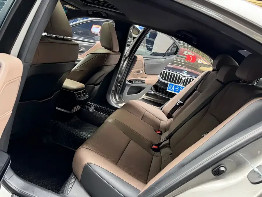 Lexus ES 2021 200 Excellence Edition 2022 — миниатюра 4