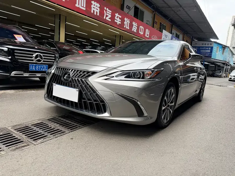 Lexus ES 2022