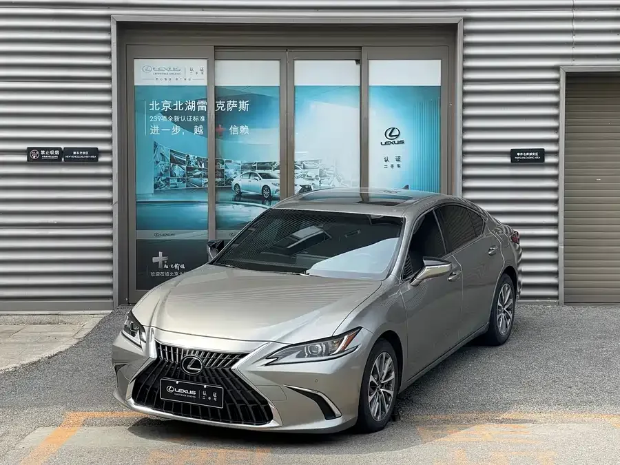 Lexus ES 2022