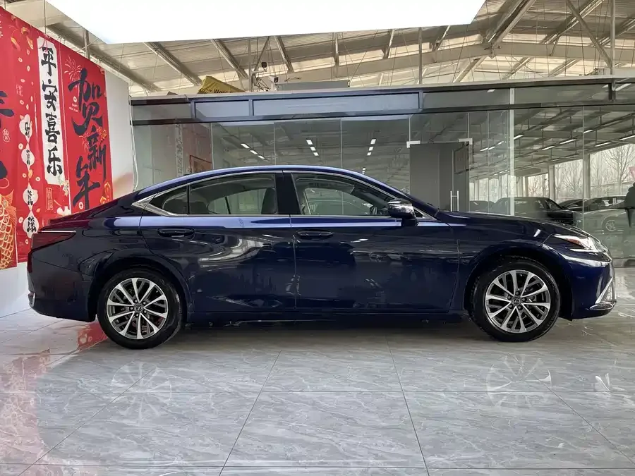 Lexus ES 2023 200 Excellence Edition 2024 — миниатюра 4
