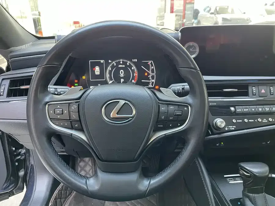 Lexus ES 2023 200 Excellence Edition 2024 — миниатюра 5