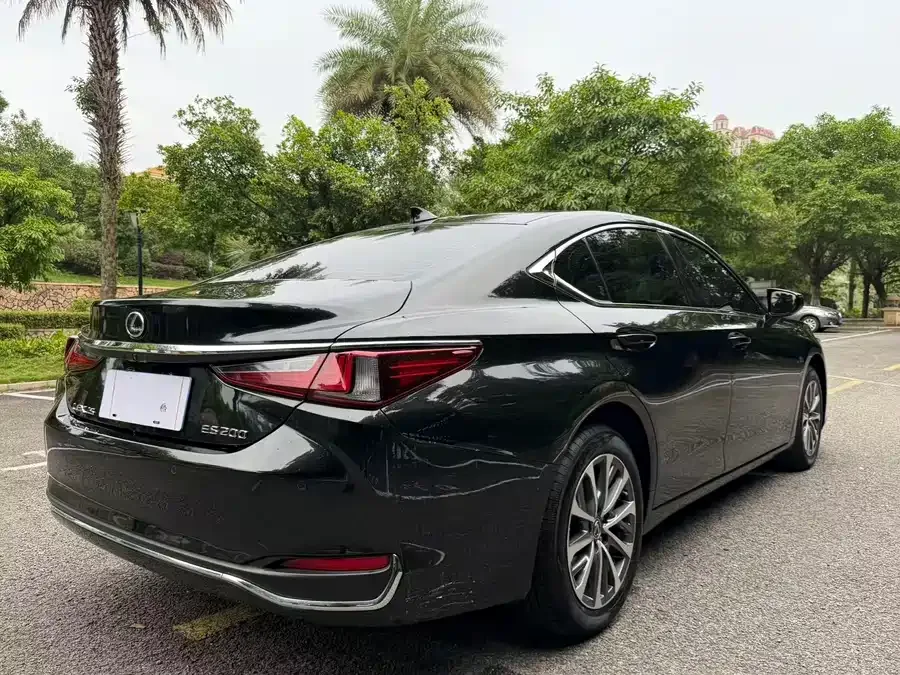 Lexus ES 2023 200 Excellence Edition 2024 — миниатюра 3