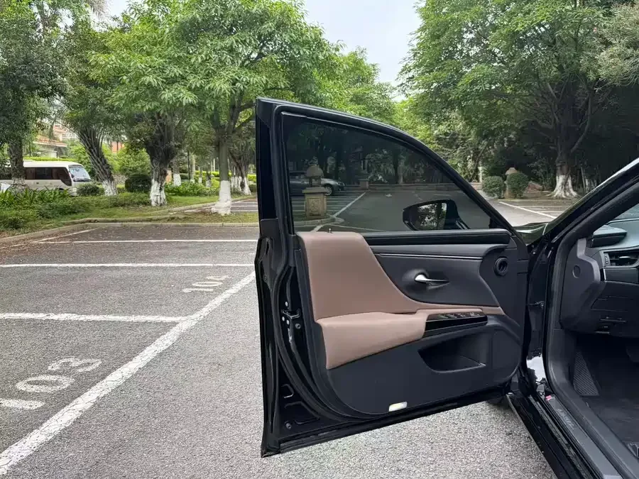 Lexus ES 2023 200 Excellence Edition 2024 — миниатюра 4